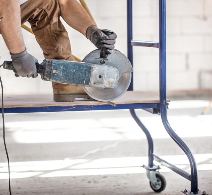 The industrial Builder works with a professional angle grinder to cut bricks and build interior walls. Professional on the construction site. The concept of electrician and handyman. House and reconstruction of the house. SSUCv3H4sIAAAAAAAACpyRz27DIAzG75P2DhHnRqIkbZq+SrWDA16CSqACsmmq+u7jT5g474Z/tj/7M8/3t6YhEzjJybV5xijEUqnNeQteGh0wPezcohZoa4JCemMlqBpO4PmiYcUA9aZUxK+UJM6D3xy6OGxHHDzOQSPDP4m80S3HTUmkZOgIKUIOFXPblFhBWfxfnfnxUdzAjJr/pIUrIxYVQjZyy6Xk/u3RrrU12IQ0lasvw0HFgq5SeljJpZ6rNuOXdOXSxs2mvY0rEHYcy/JEGfOAScUrfwZZLHwB50KHKLyaxcO3mrUapY1PHvaTEBE+I4bHjh17dhpGSunAxhO77AX5AxcZdNJGRSjE/C5F7V7GDQjFDs44YisuJ2j7Cxta4JS2PevOdOqHCRkNt3/9AgAA//8DAKwV/XiKAgAA